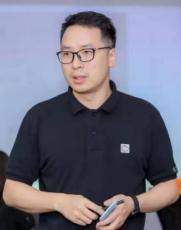 Chris 黄昭中